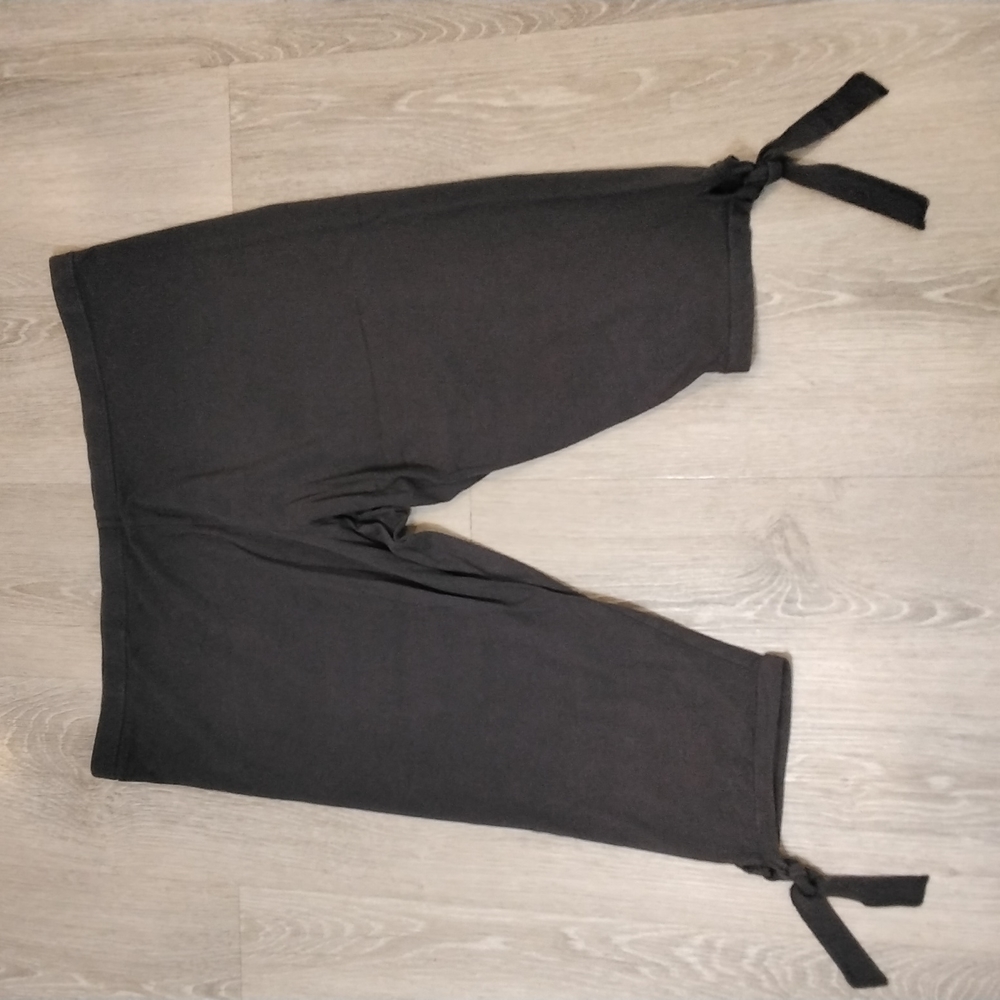 Twiggy London Gray Capris Leggings Size 2X